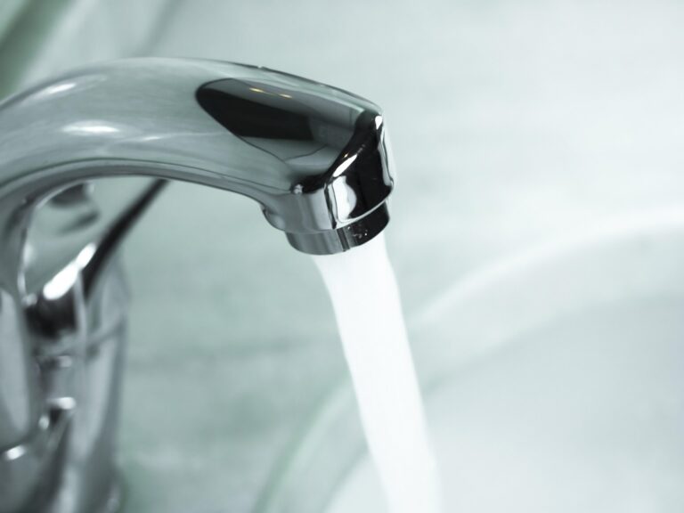 Sistarea furnizării apei calde în diverse zone din București: peste 120 de blocuri afectate