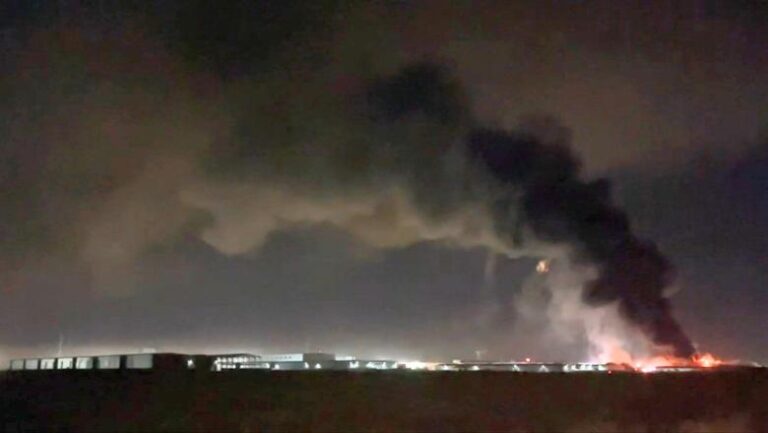 Aer toxic în București după incendiul de la Dragonul Roșu: limitele de poluare, depășite de până la patru ori. Ce spune Garda de Mediu