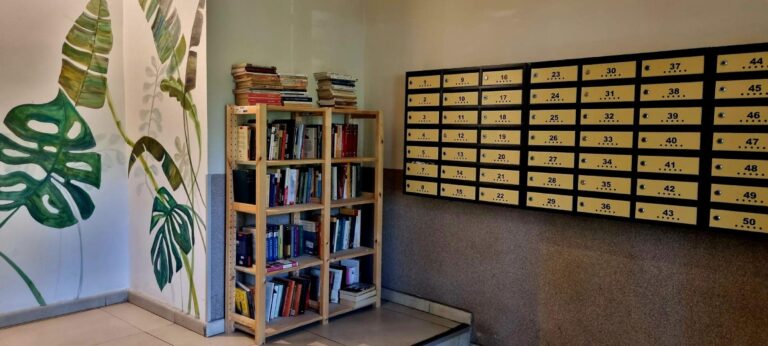 Biblioteca de la parter, un colț de Rai în București