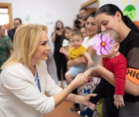 Gabriela Firea anunță relansarea programului FIV în Capitală: 15.000 lei pentru cuplurile care vor să devină părinți