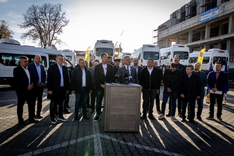Microbuzele electrice la suprapreț au ajuns și în Ilfov. Consiliul Județean a plătit 218.000 de euro pe un autovehicul evaluat la maxim 80.000 de euro