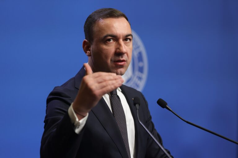 Ministrul Bogdan Ivan asigură că prețul gazelor rămâne constant și anunță măsuri pentru reducerea tarifelor la energie electrică