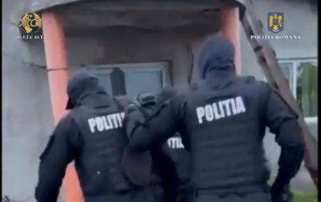 Percheziții în București și Giurgiu: Două femei acuzate de înșelăciune prin ritualuri oculte