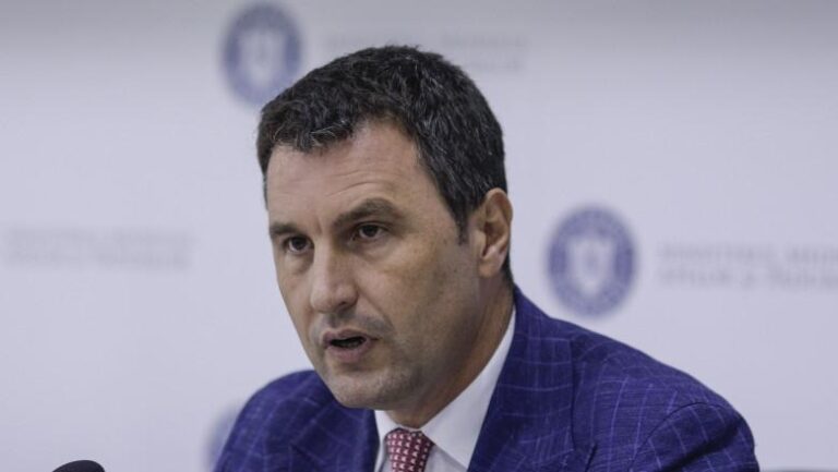 Reducerea posturilor din administrație: Primarii au libertatea de a adapta numărul angajaților la nevoile comunității