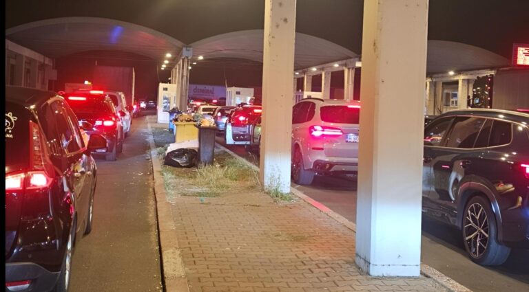 Sute de bucureșteni se confruntă cu aglomerația din Vama Giurgiu în ultimul weekend de vară