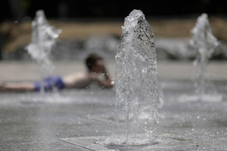 Vreme caniculară în București: Atenționare Cod galben pentru joi și vineri