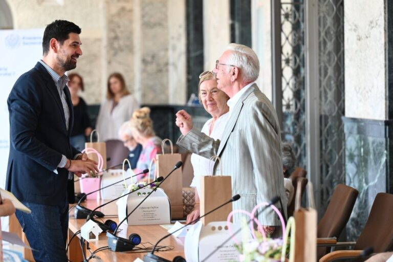 Sector 1 | Zece cupluri care aniversau 50 de ani de la căsătorie, premiate cu 1.500 de lei