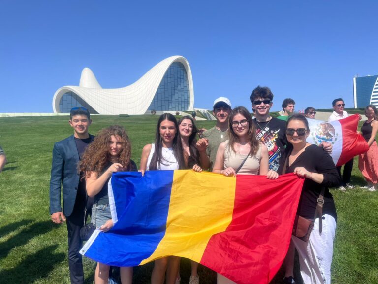 20 de liceeni români, antrenați de profesori din Capitală, obțin 17 medalii la competiții de economie