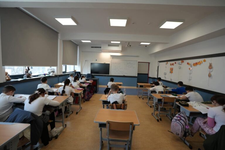 28 de școli și licee din Sectorul 3, undă verde să participe la programul „Școală după Școală”. Școala Hamburg, unde copiii învață în containere, e pe listă