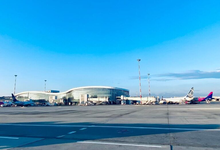 Aeroporturile din București, recunoscute la nivel internațional pentru eforturile de reducere a emisiilor de carbon