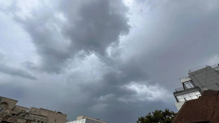 Avertizare de vijelie în Ilfov și alte județe, cu ploi și descărcări electrice