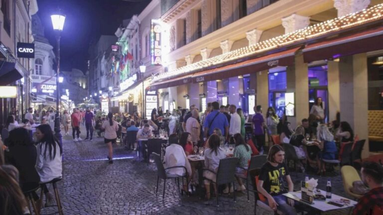 Bătaie violentă în Centrul Vechi din București: Agenți de pază atacă tineri