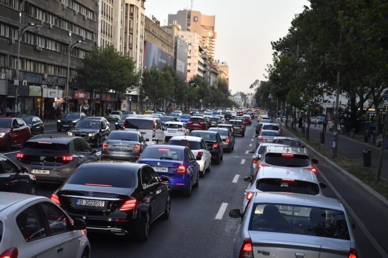 Bucureștenii au pierdut 150 de ore în trafic în 2024, menținându-se pe locul 5 mondial la congestie