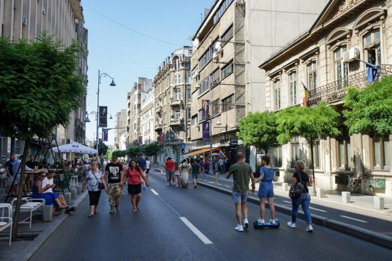 Bucureștiul se transformă în scenă: Parade, spectacole și activități pentru toate vârstele în weekend