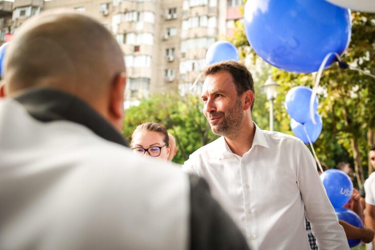 Cătălin Drulă și-a început în stradă campania pentru Primăria Capitalei