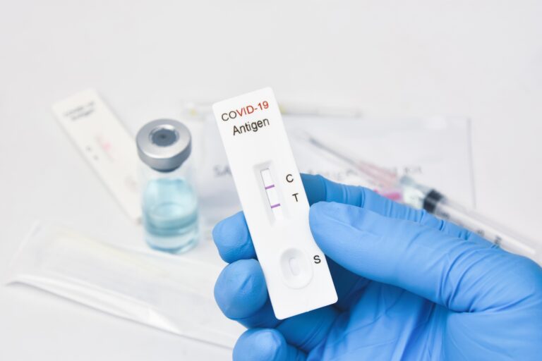 Creșterea cazurilor de COVID-19 în rândul copiilor, pe fondul începerii anului școlar