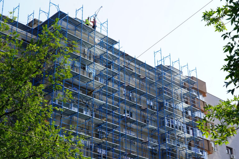 Reabilitarea termică a blocurilor din București: diferențe majore între sectoare