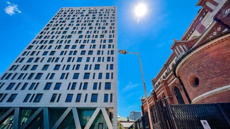 Demolarea Cathedral Plaza va merge pina la capat