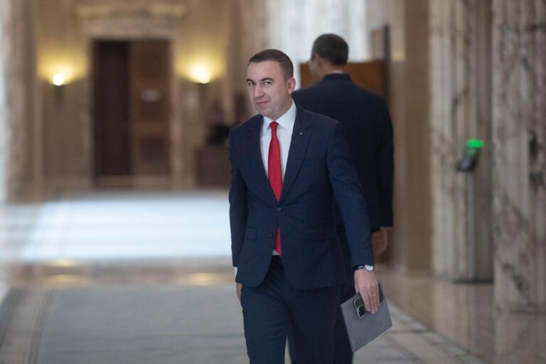 Discuţii între Ministrul Energiei şi delegaţia FMI privind eliminarea plafonării preţurilor la energie în România