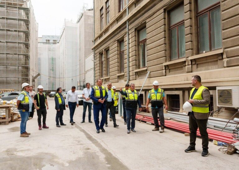 Finalizarea lucrărilor la Facultatea de Istorie din cadrul Universității din București