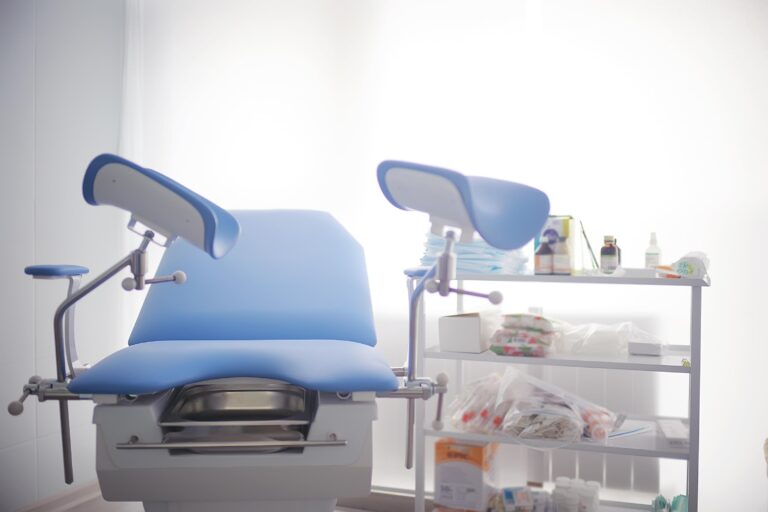 Medic ginecolog de la Spitalul Filantropia, obligat să plătească daune morale de 80.000 de euro