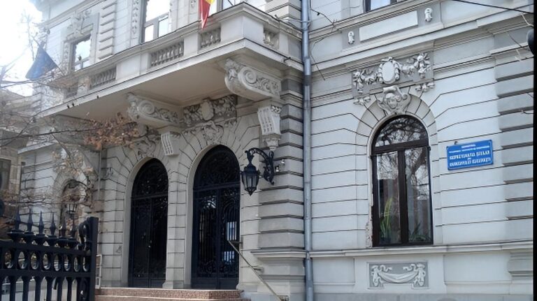 Mobilizare de urgență în școlile din București, după un e-mail anonim care anunță un atac armat