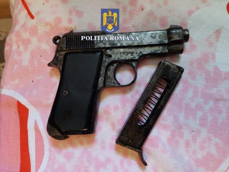 Pistol și muniție descoperite în locuința unui bucureștean cu un trecut criminal