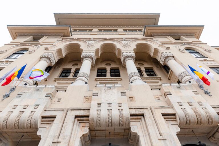 Cetatenii iau banii de la PMB