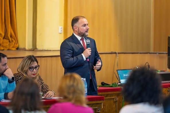 Primarul Sectorului 2 subliniază importanța educației: “La stat mai bine decât la privat”