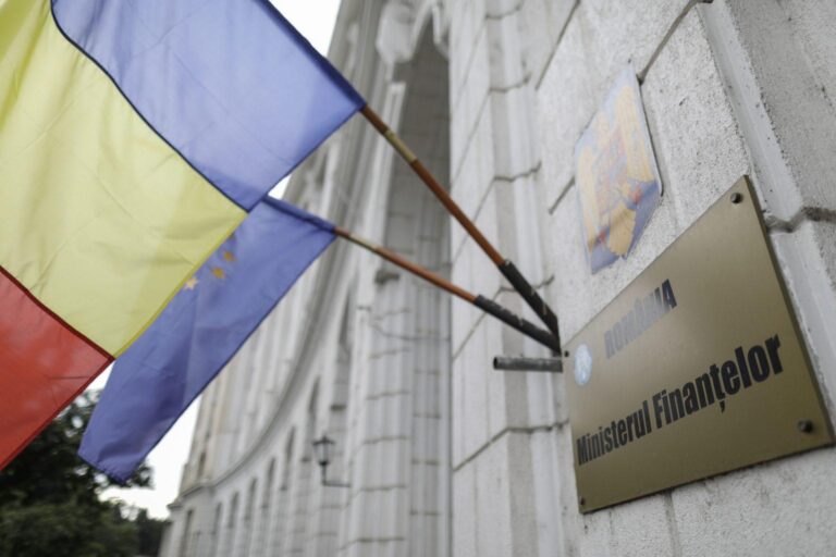 Protest al sindicaliştilor din domeniul financiar în faţa Ministerului Finanţelor