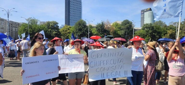 Proteste ale sindicatelor din educație în Piața Victoriei: Manifestanții cer demisia și susținere