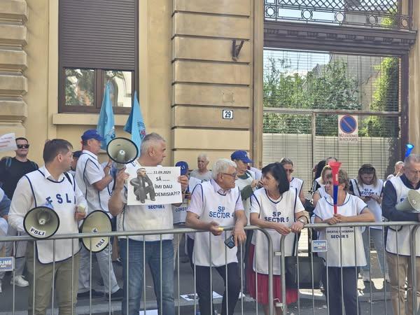 Protestul Cadrelor Didactice Continuă: Educația Merită Respect!