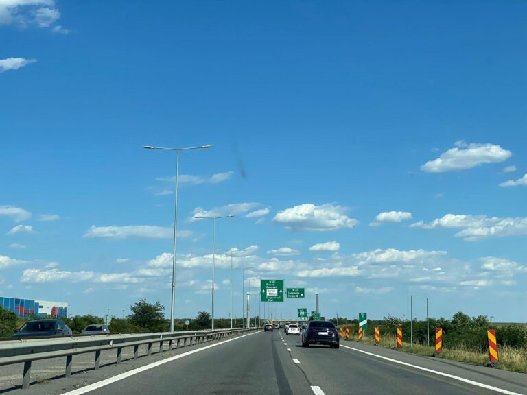 Restricții de circulație pe Autostrada A1, pe sensul spre București, din cauza lucrărilor de asfaltare