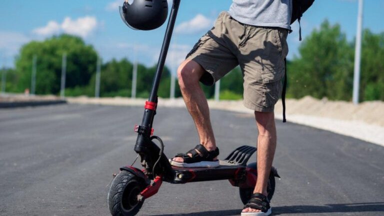 Statistica alarmantă a accidentelor provocate de trotinetele electrice în București: 140 de incidente în 6 luni și 2 decese