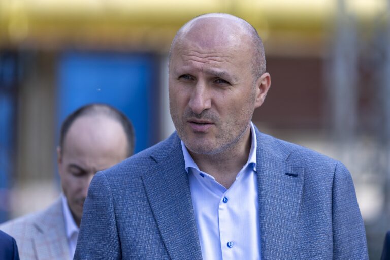 Traseul mitei de la ELCEN. Afaceristul moldovean care le-ar fi dat șpagă directorilor era exasperat: „În România încă se pune botul”