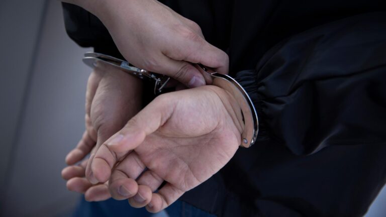 Un bărbat de 41 de ani a fost arestat după ce a agresat sexual o fetiță de 10 ani, pe o stradă din București