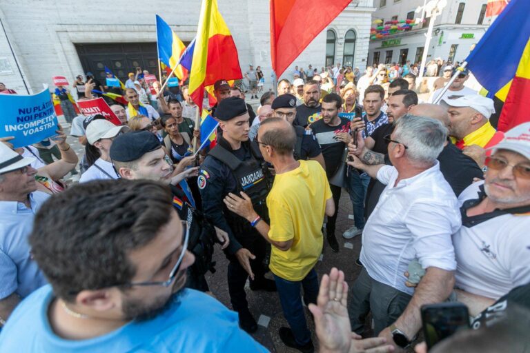 Zeci de asociaţii civice şi personalităţi publice solicită Consiliului Naţional pentru Combaterea Discriminării să trimită un raportor la manifestaţia anti-migranţi de marţi: Prezenţa acestuia „ar oferi un sprijin instituţional important în faţa diseminării mesajelor urii”