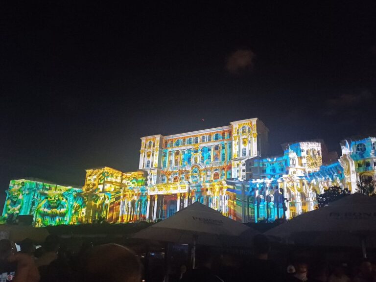 Casa Poporului, ecran pentru proiecții spectaculoase