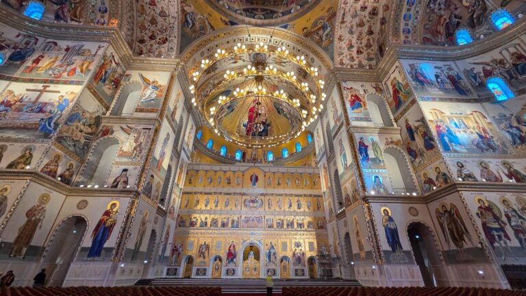 Primele imagini din Catedrala Mântuirii Neamului, cu interiorul eliberat de schele