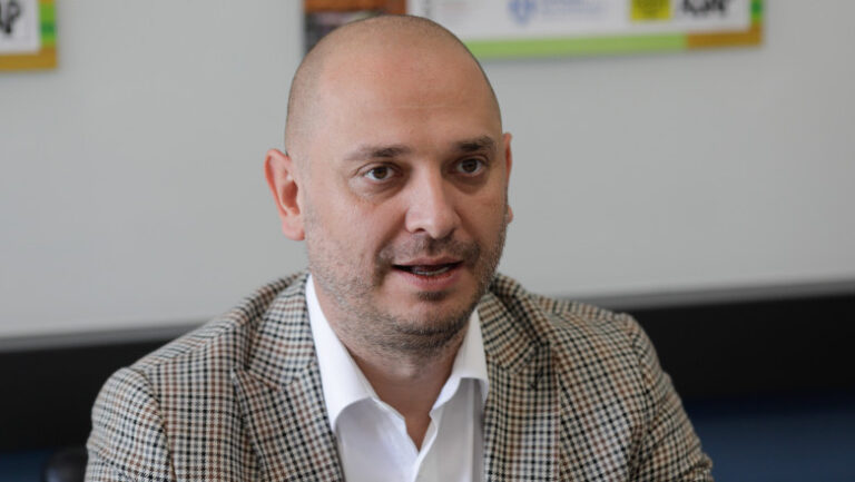 Fostul primar Mihaiu îl provoacă pe actualul edil Hopincă în legătură cu tururile ghidate de la Parlament