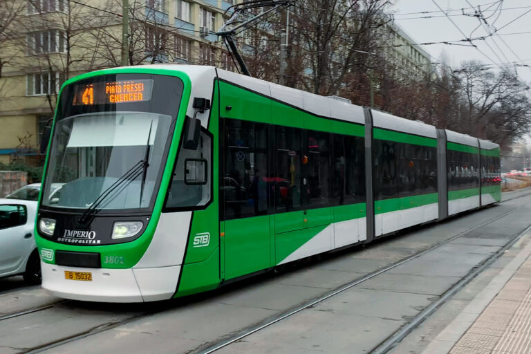 Tramvai deraiat în București din cauza unei trotinete abandonate pe șine