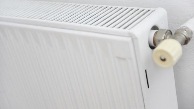 Avarie majoră în Capitală: aproape 1.900 de blocuri nu au apă caldă