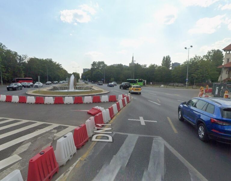 Avertisment pentru șoferi și pietoni la Fântâna Miorița: Trecerea de pietoni devine un pericol