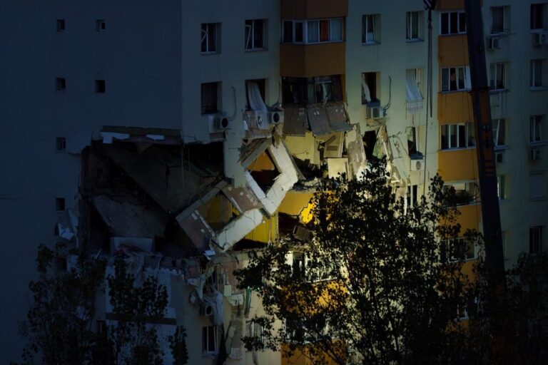 Bujduveanu propune reconstrucția blocului din Rahova și donarea acestuia locatarilor