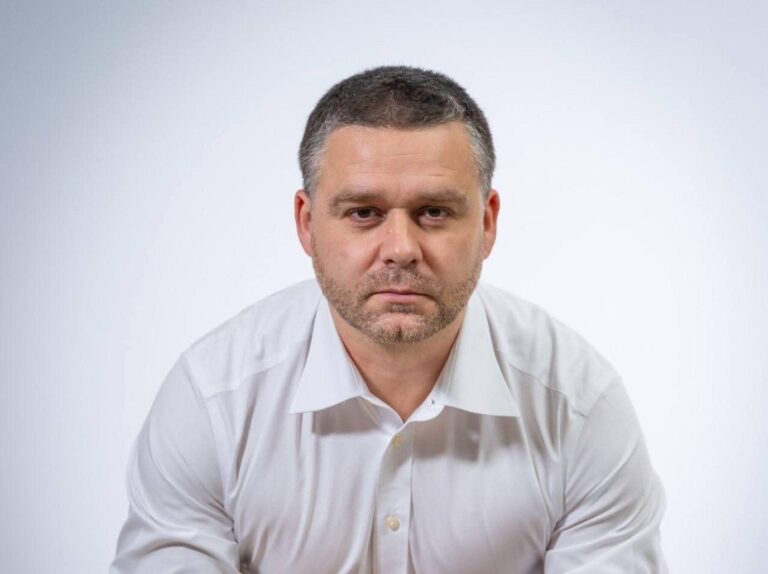 Ciucu, astăzi cu o expresie serioasă, se simte vizat de atacuri “mizerabile” pe rețelele sociale