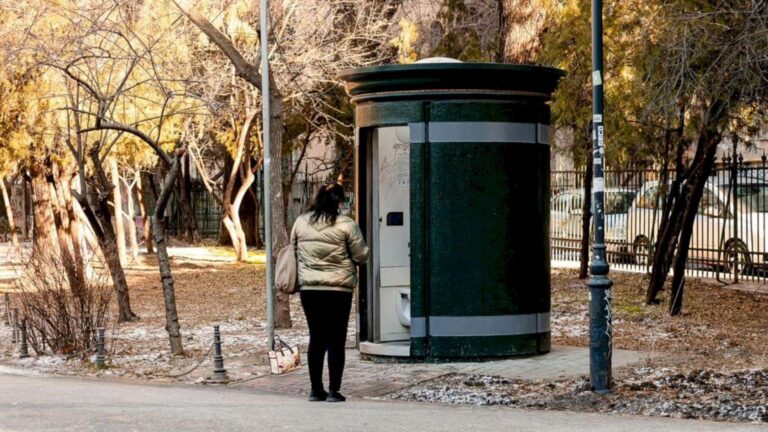 Criza toaletelor publice din București: o problemă urgentă pentru locuitori și turiști