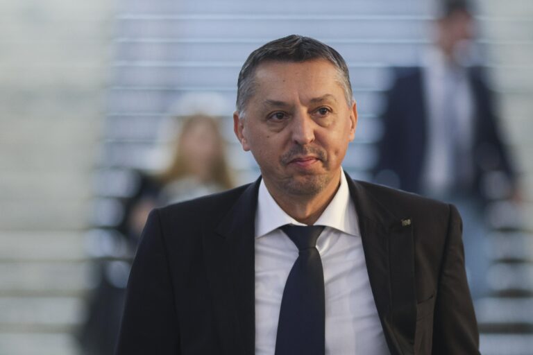 Daniel David: Am depășit dificultățile fiscale și bugetare, asigurând salariile și bursele