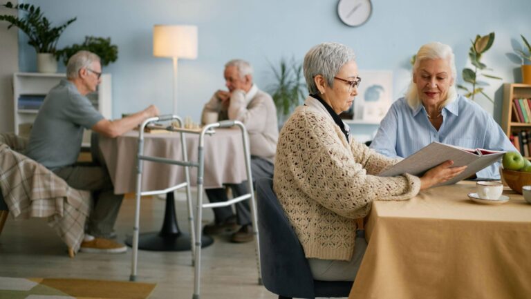 De ce românii au o speranță de viață cu 8 ani mai mică decât europenii