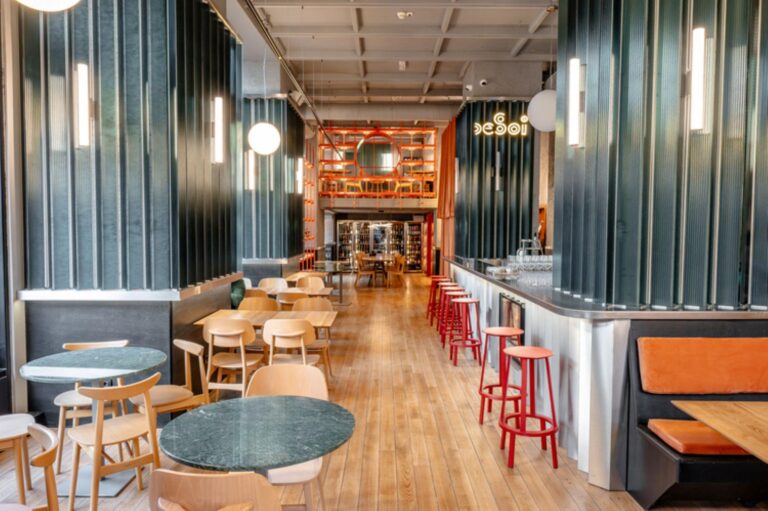 DeSoi deschide un nou restaurant în Capitală. Bucureștenii sunt așteptați la brunch ori cină la parterul Hotelului Cișmigiu