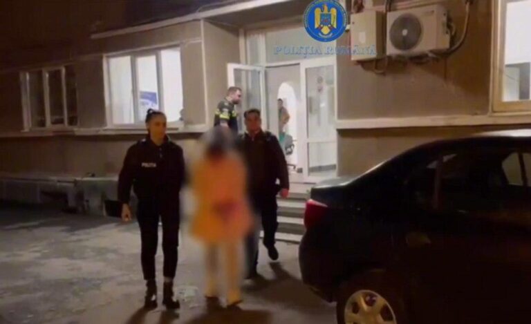 Două tinere reținute pentru furt și agresiune într-un mall din București